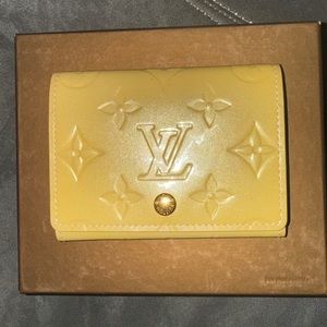EUC Louis Vuitton Cream Envelope Carte de Vista Monogram Vernis Wallet